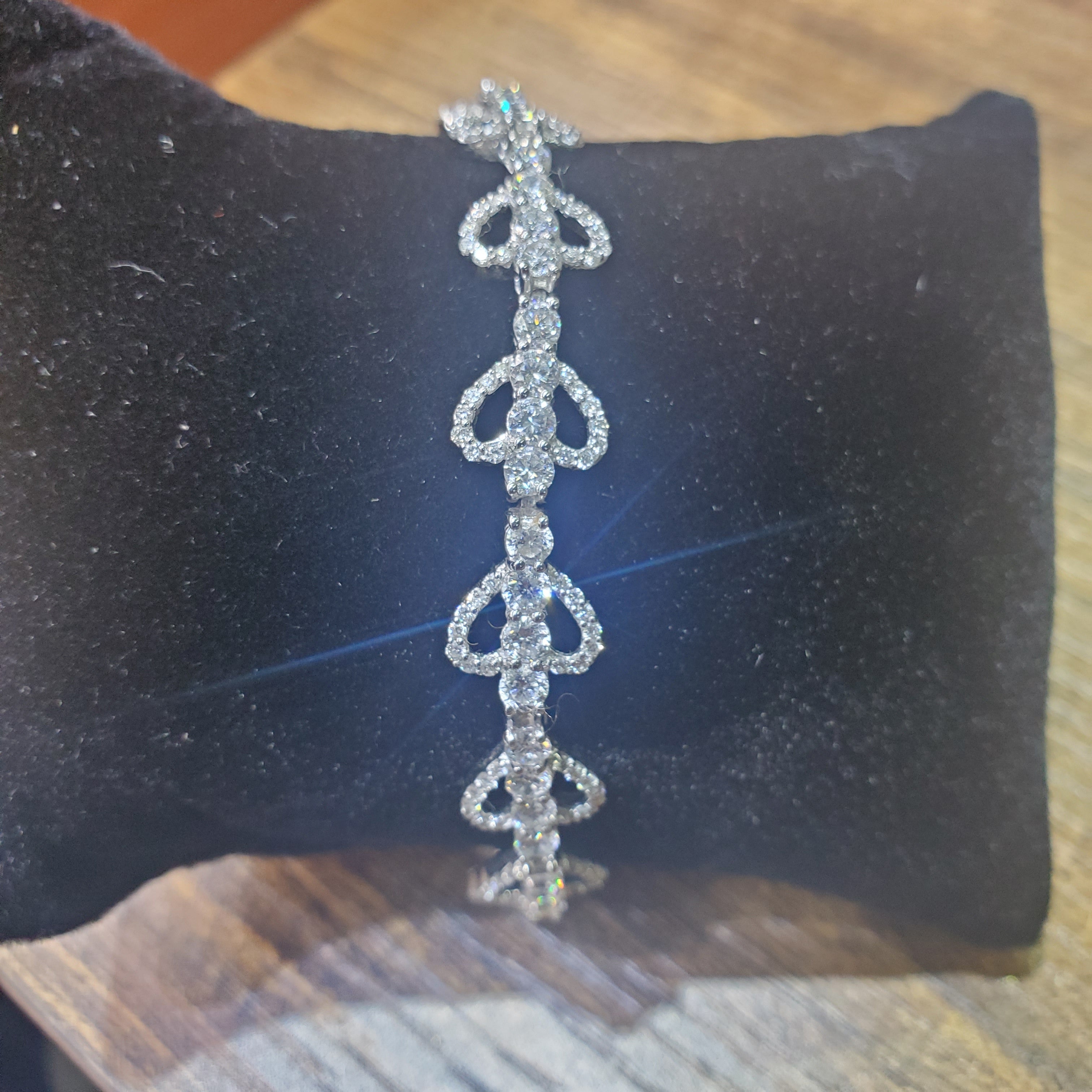 Tennis Bracelet with Diamond Heart & Round Diamond in 14kt White Gold image 9