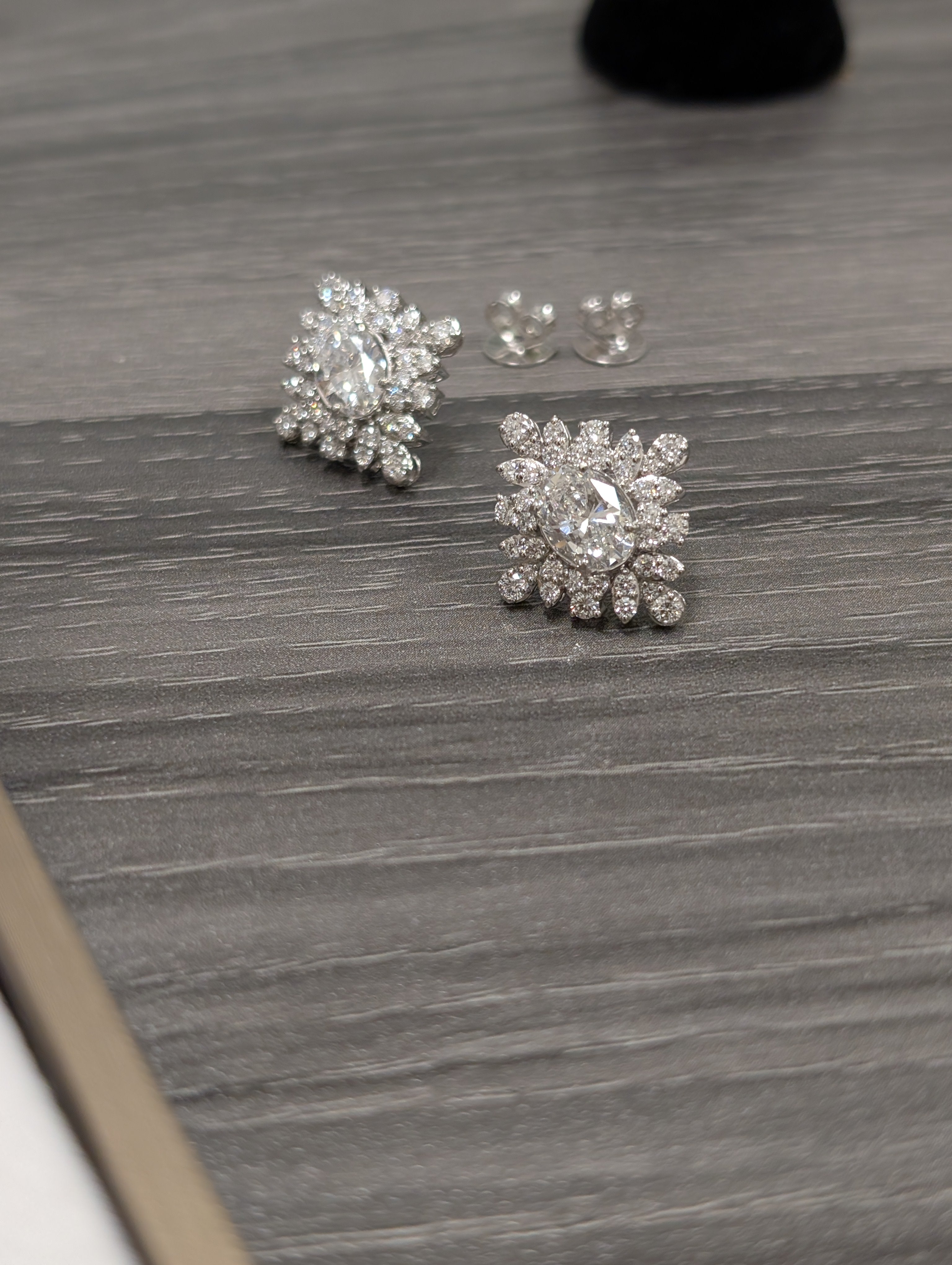 Oval Center Cluster Floral Stud Earring image 9