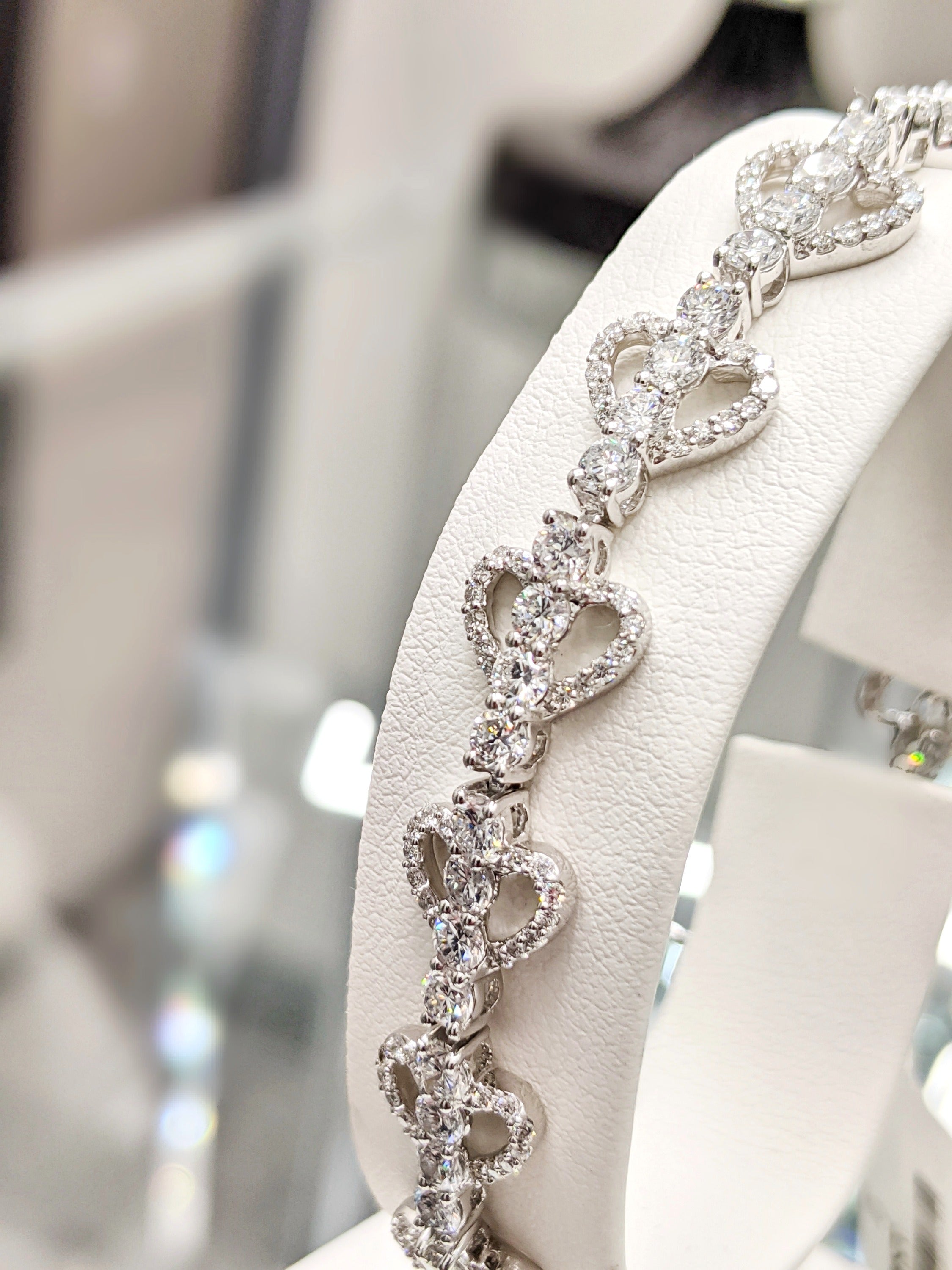 Tennis Bracelet with Diamond Heart & Round Diamond in 14kt White Gold image 4