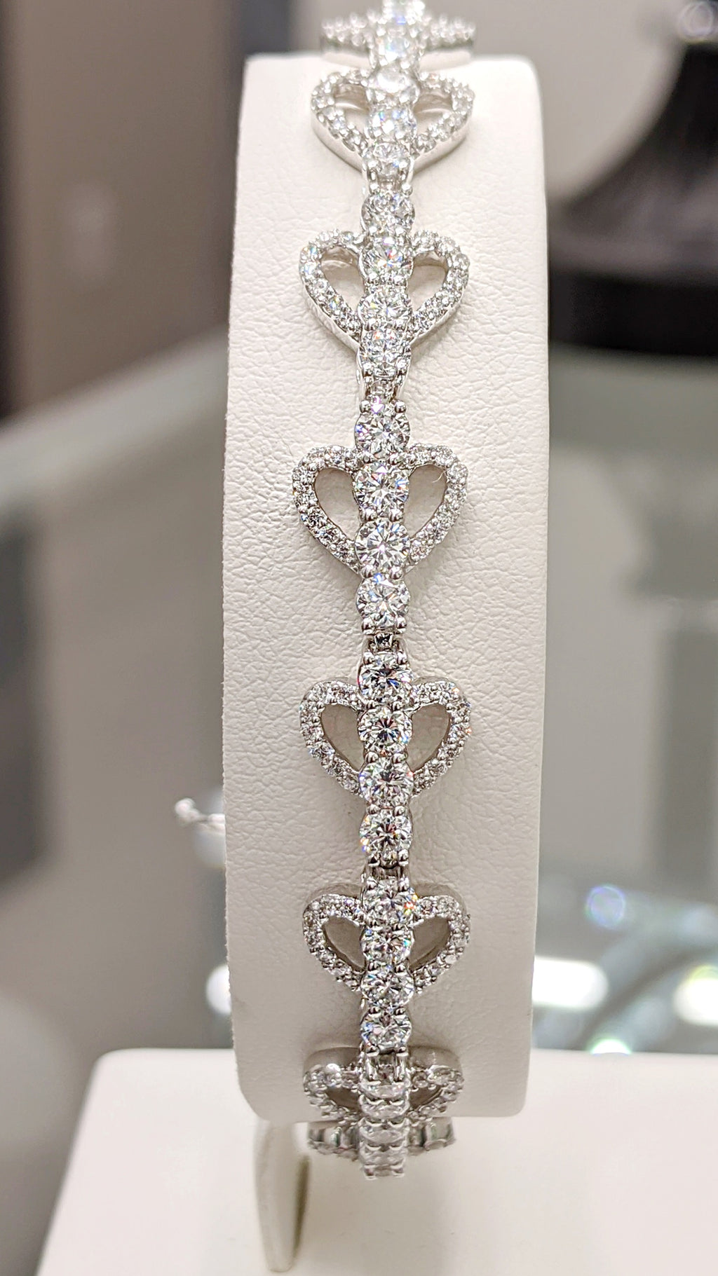 Tennis Bracelet with Diamond Heart & Round Diamond in 14kt White Gold image 3
