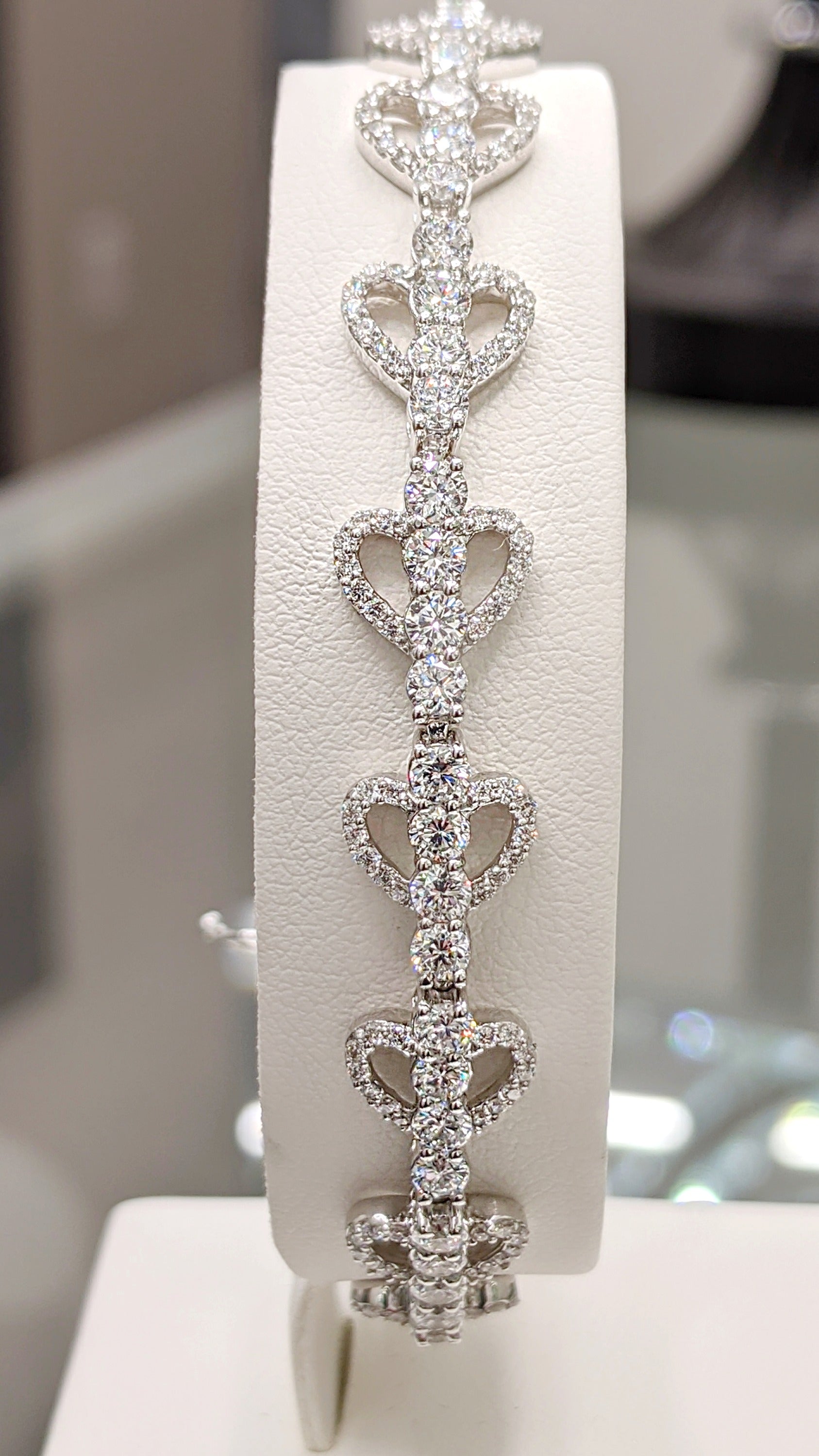 Tennis Bracelet with Diamond Heart & Round Diamond in 14kt White Gold image 3