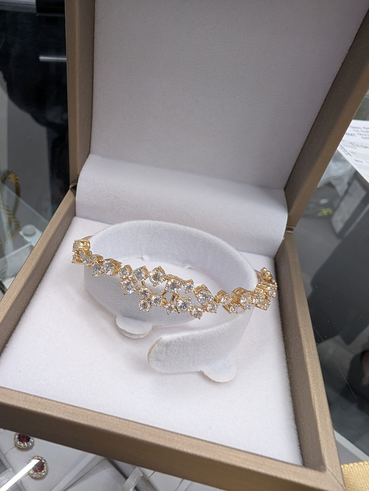 Scattered Round Diamond Cluster Bangle