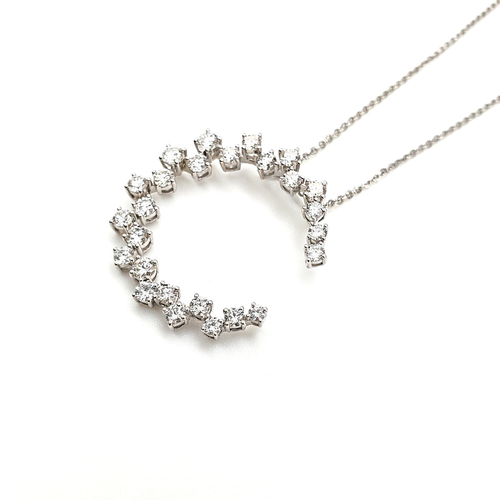 Round Diamonds Circle Pendant image 4