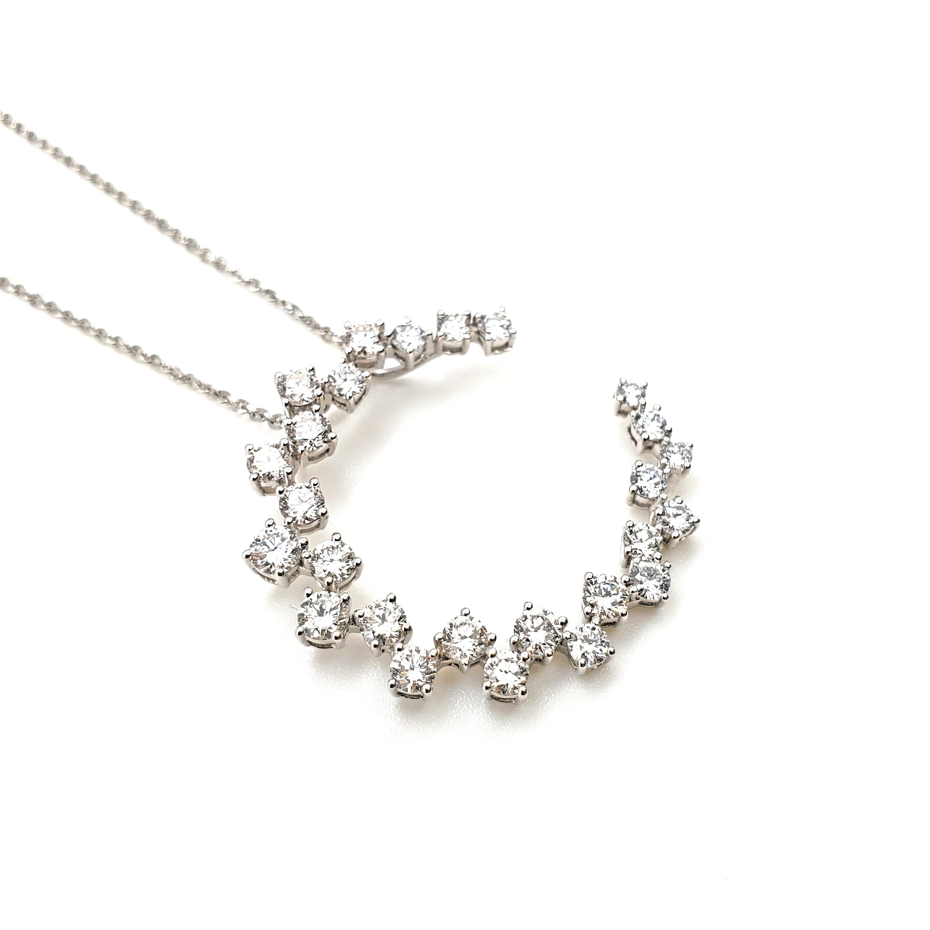 Round Diamonds Circle Pendant image 5