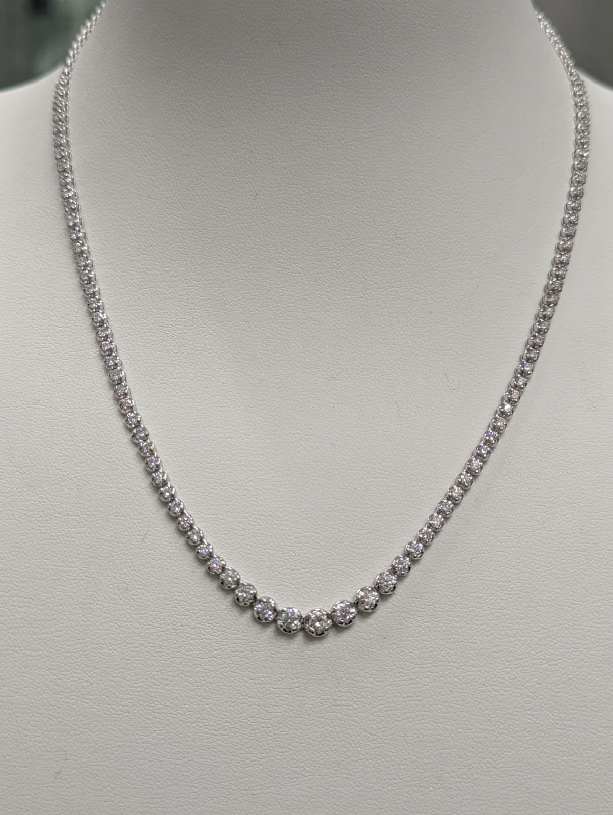 15 pts Center Bezel Diamond Tennis Necklace image 4