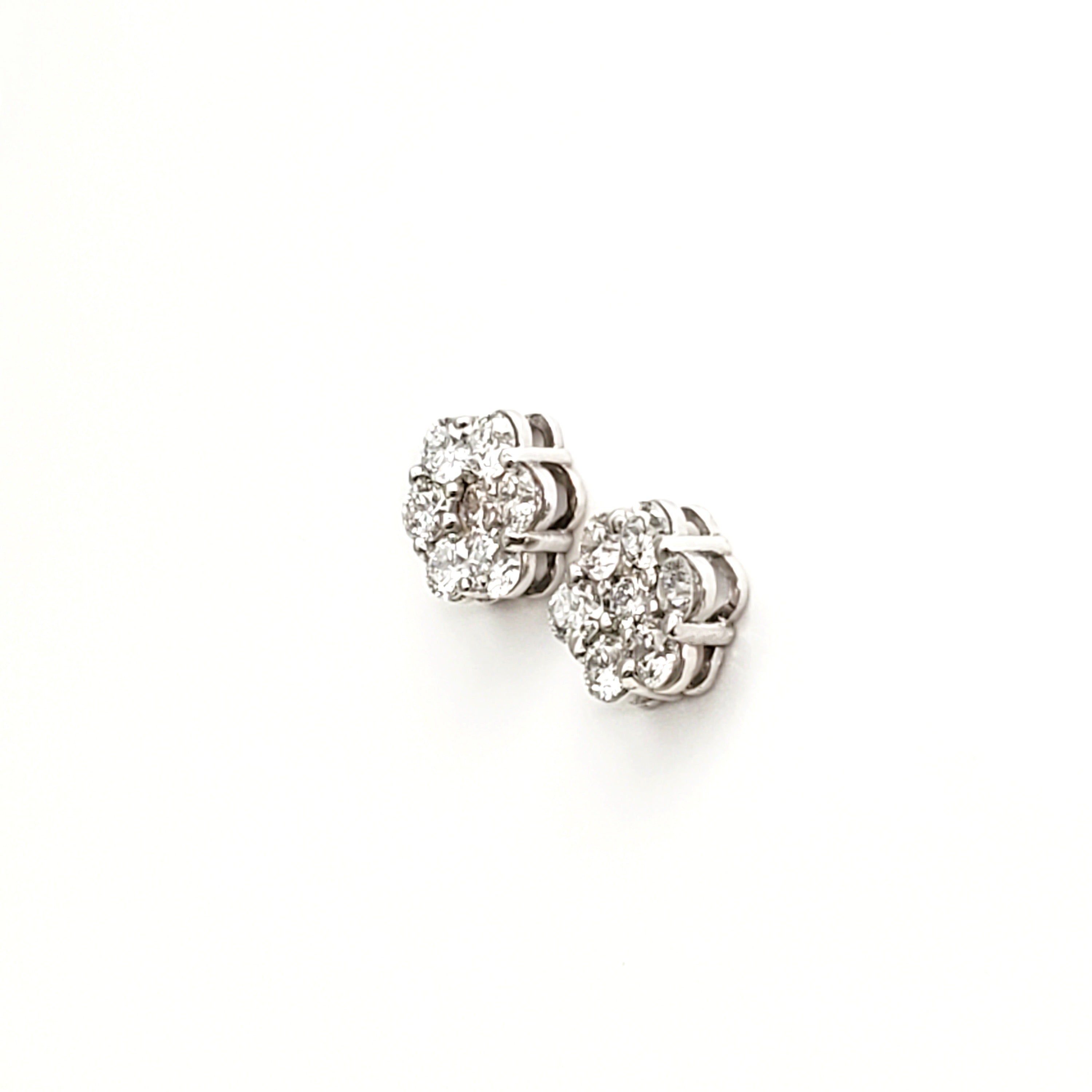 Round Diamond Stud Earring image 1