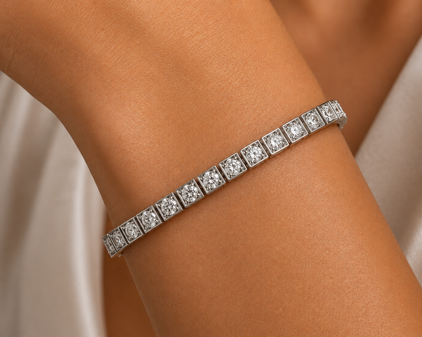 15 Pointers Square Shaped Tennis Bracelet